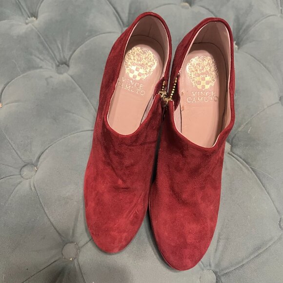 Vince Camuto Women's  Elvin Heel ankle booties with gold zippers red suede - Picture 10 of 10